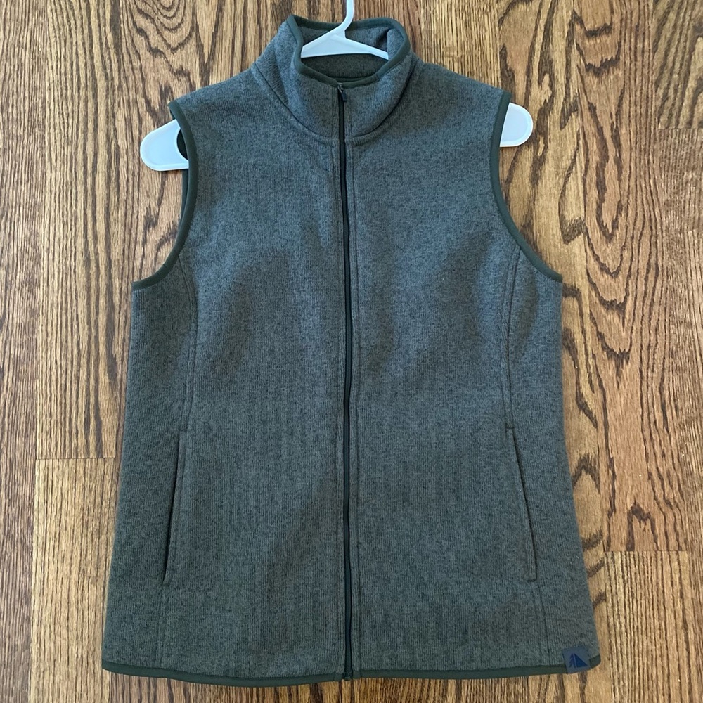 Women's L.L. Bean Sweater Fleece Vest Item ID 500260 Size small- misses